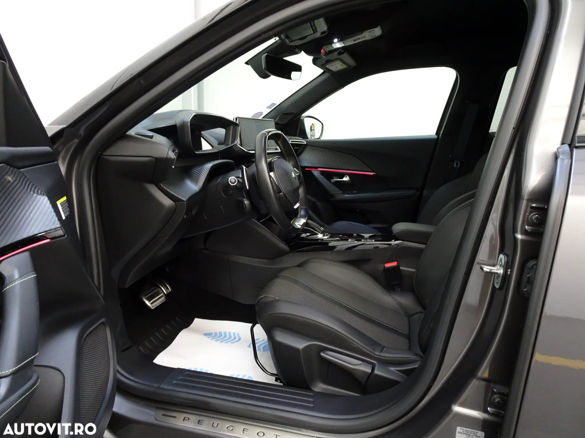 Peugeot 2008 PureTech 130 EAT8 GT - 5