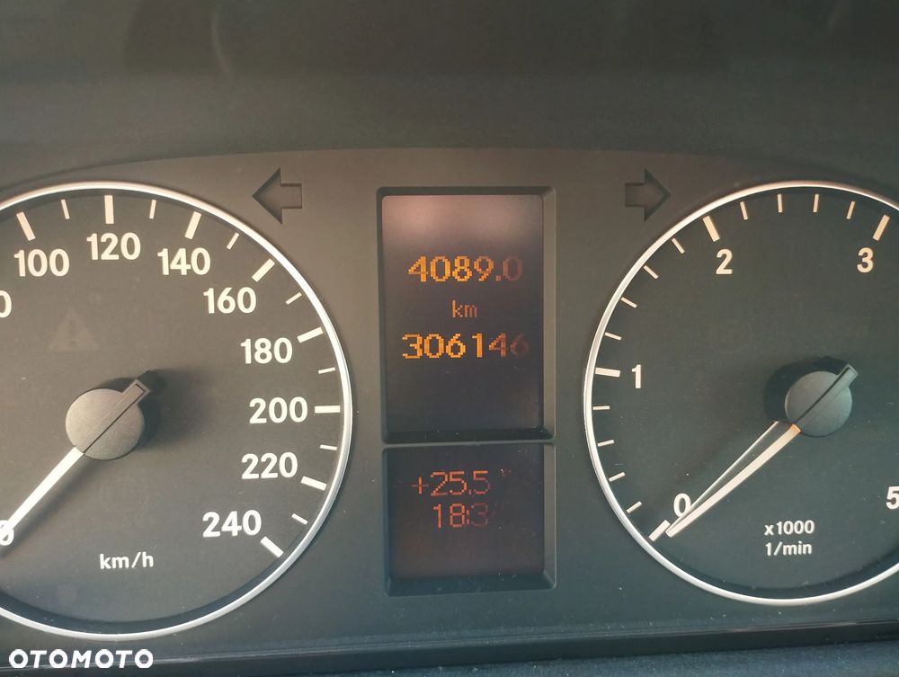 Mercedes-Benz Klasa A 160 CDI BlueEfficiency - 8
