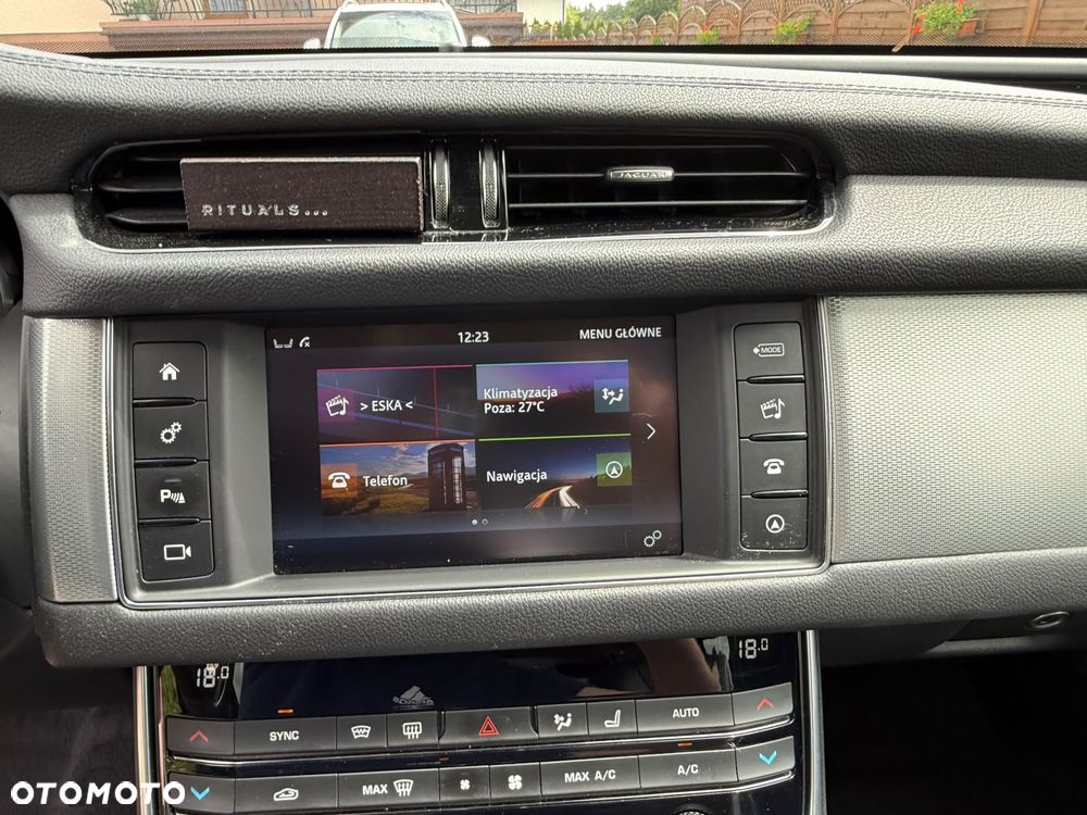 Jaguar XF 2.0 i4D AWD Prestige - 29