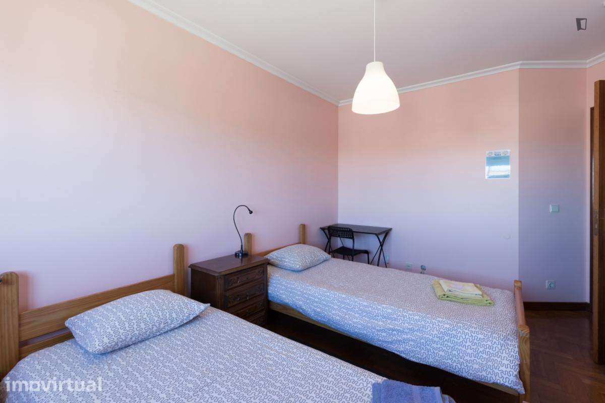 Quarto - localizado em Paranhos Porto - Grande imagem: 4/16