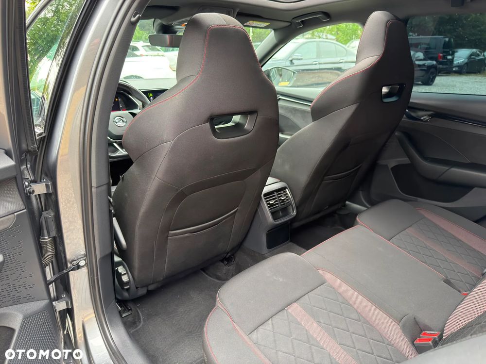 Skoda Octavia 2.0 TDI DSG RS - 24