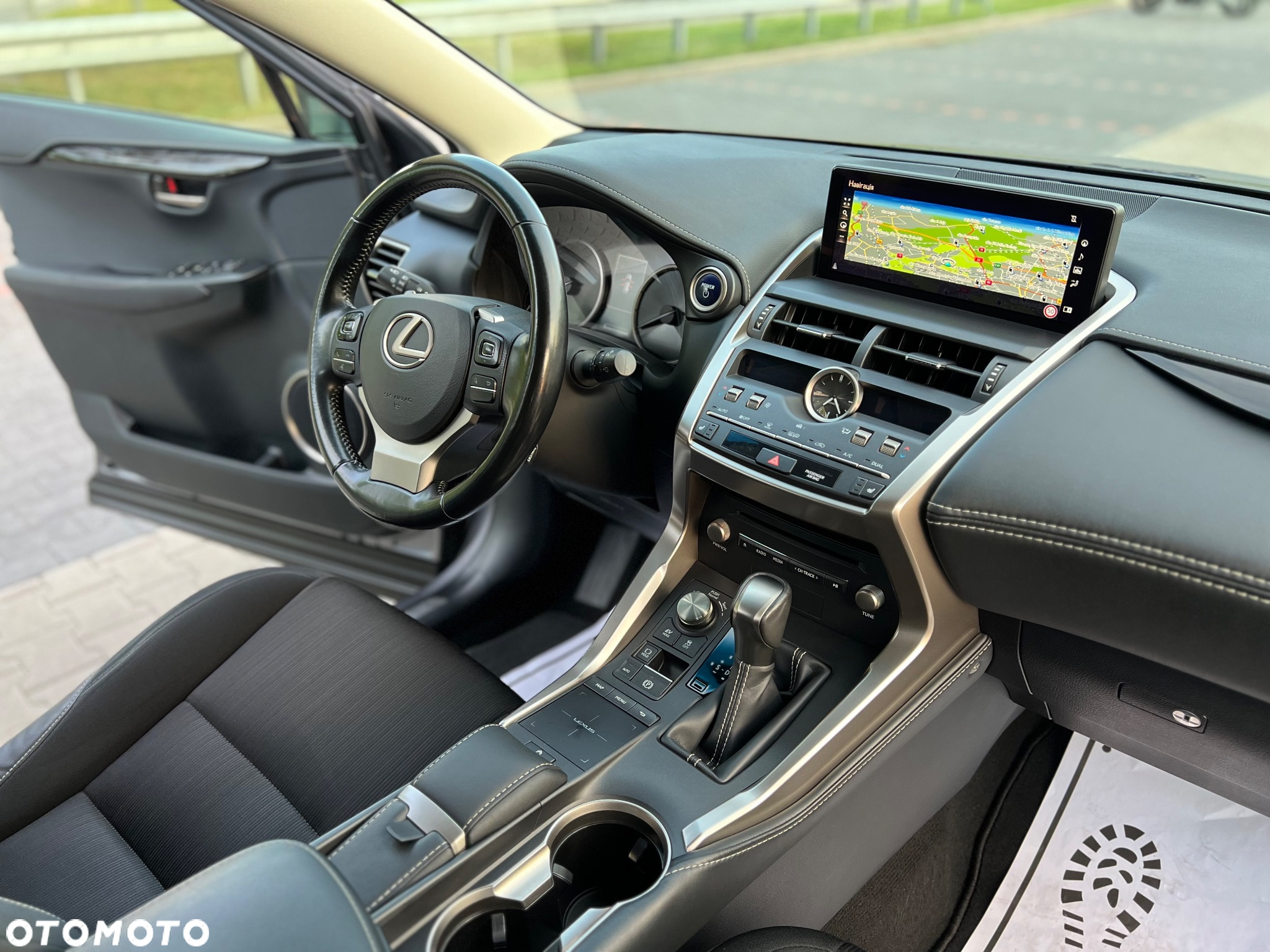 Lexus NX 300h Business Edition AWD - 35