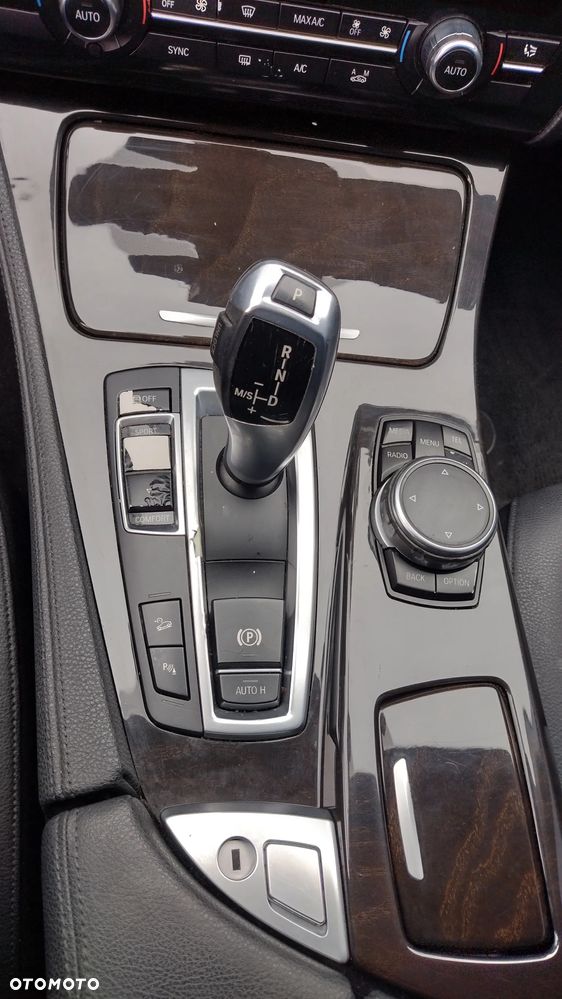 BMW Seria 5 528i xDrive Sport-Aut Luxury Line - 7