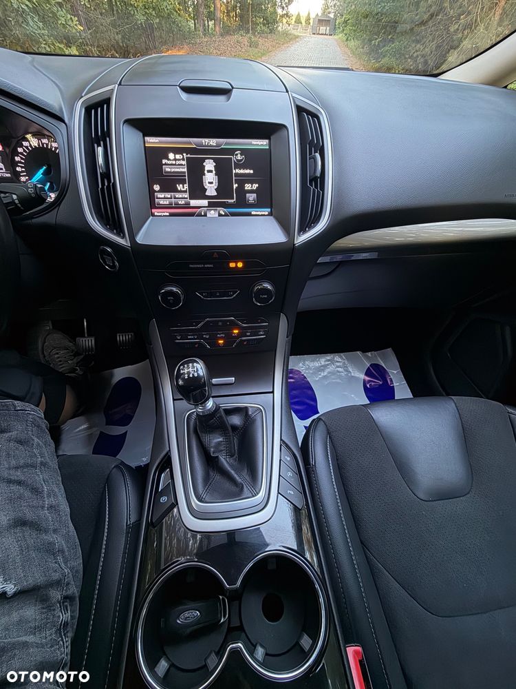 Ford S-Max - 11