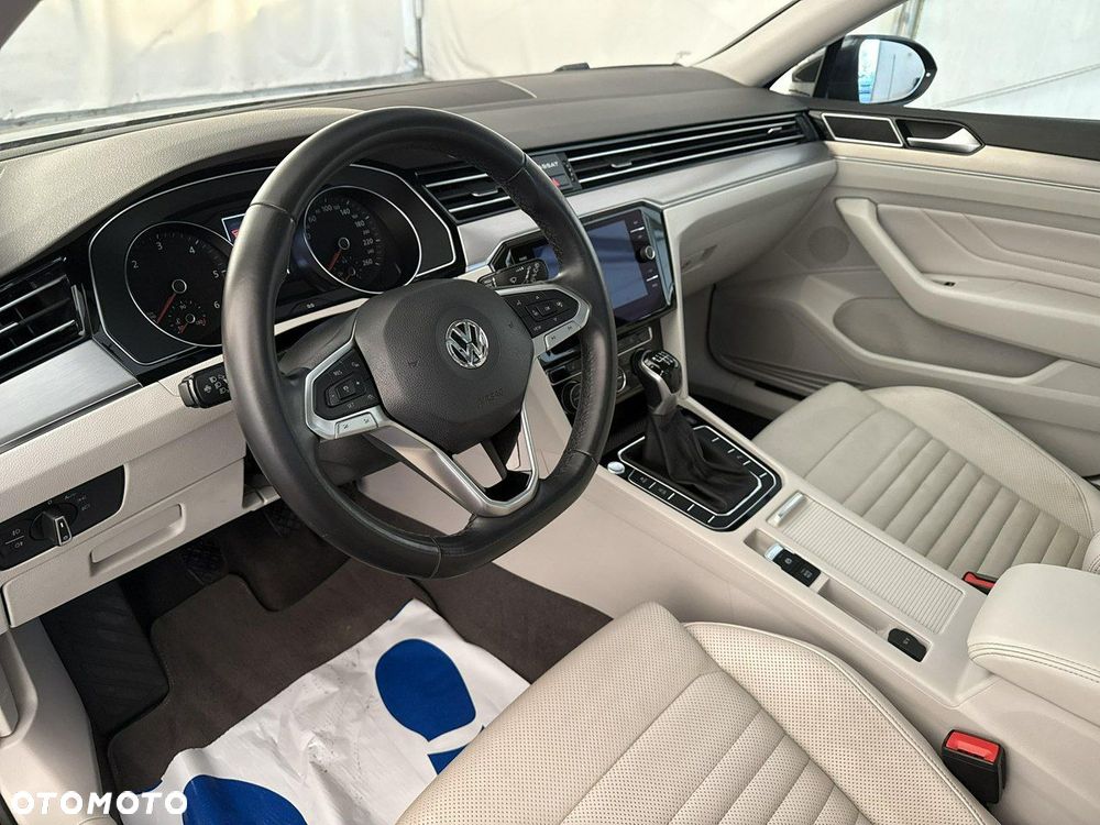 Volkswagen Passat - 13