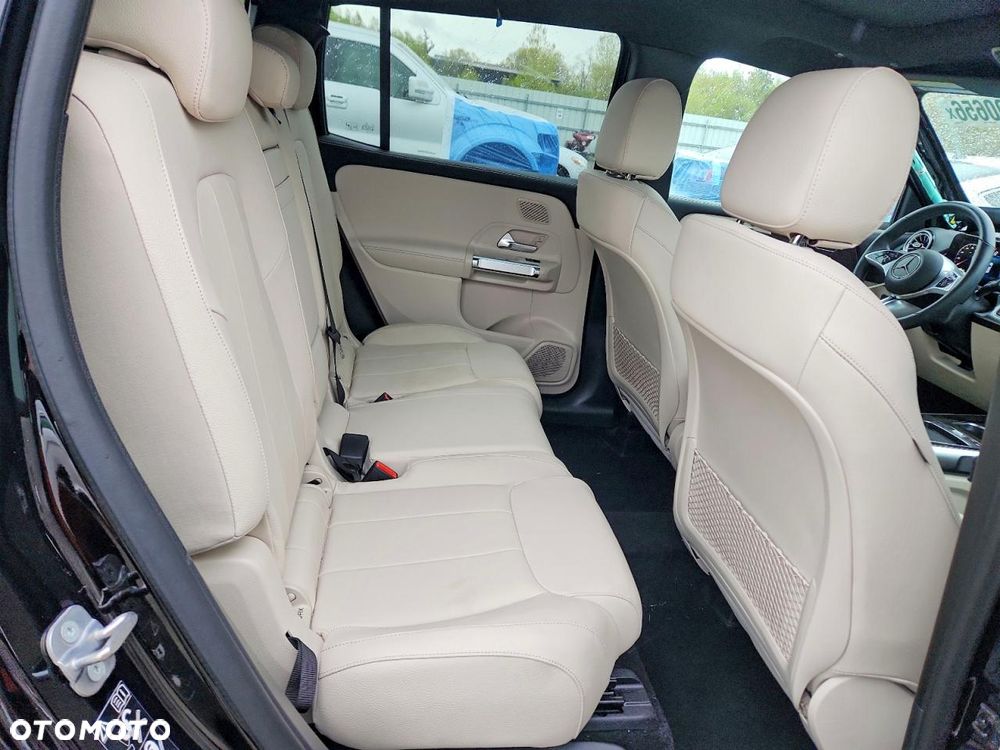 Mercedes-Benz GLB - 12