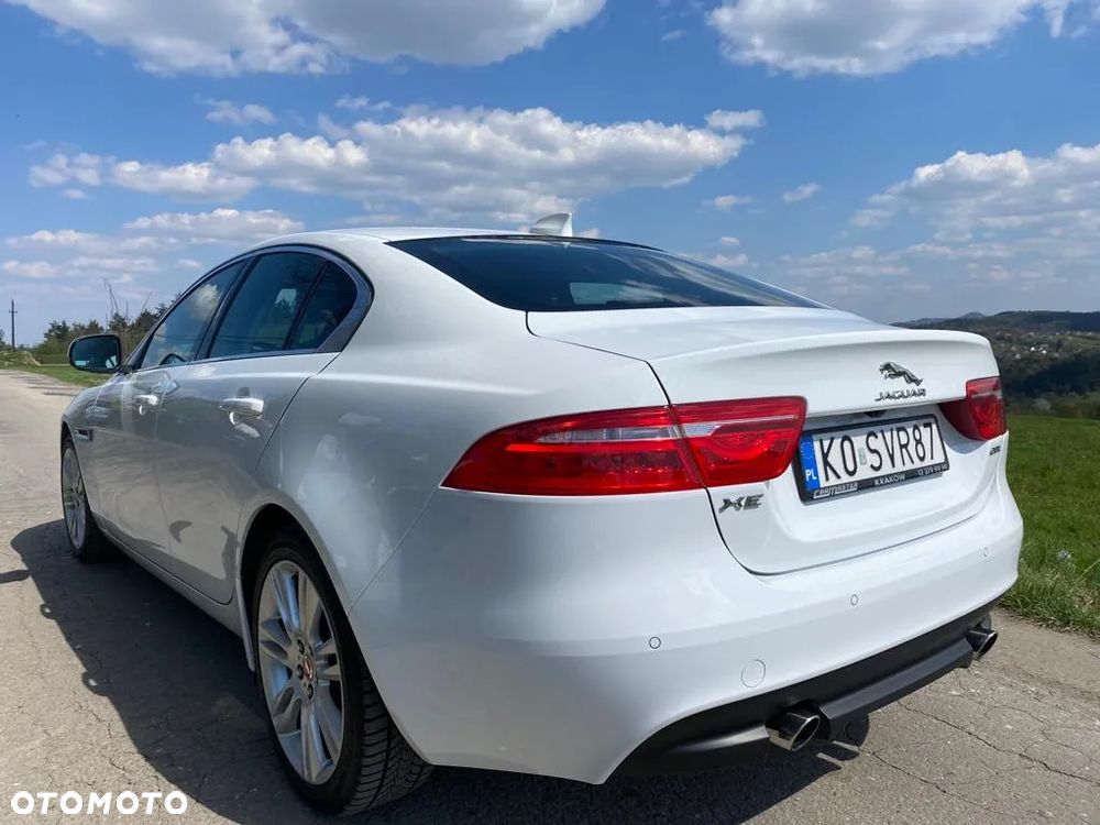 Jaguar XE 2.0 T Prestige - 2