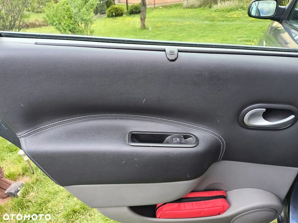 Renault Scenic 2.0 dCi Emotion Plus - 7
