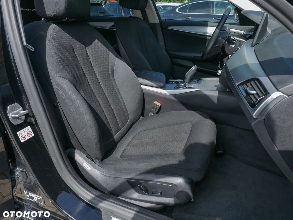 BMW Seria 5 530e - 26