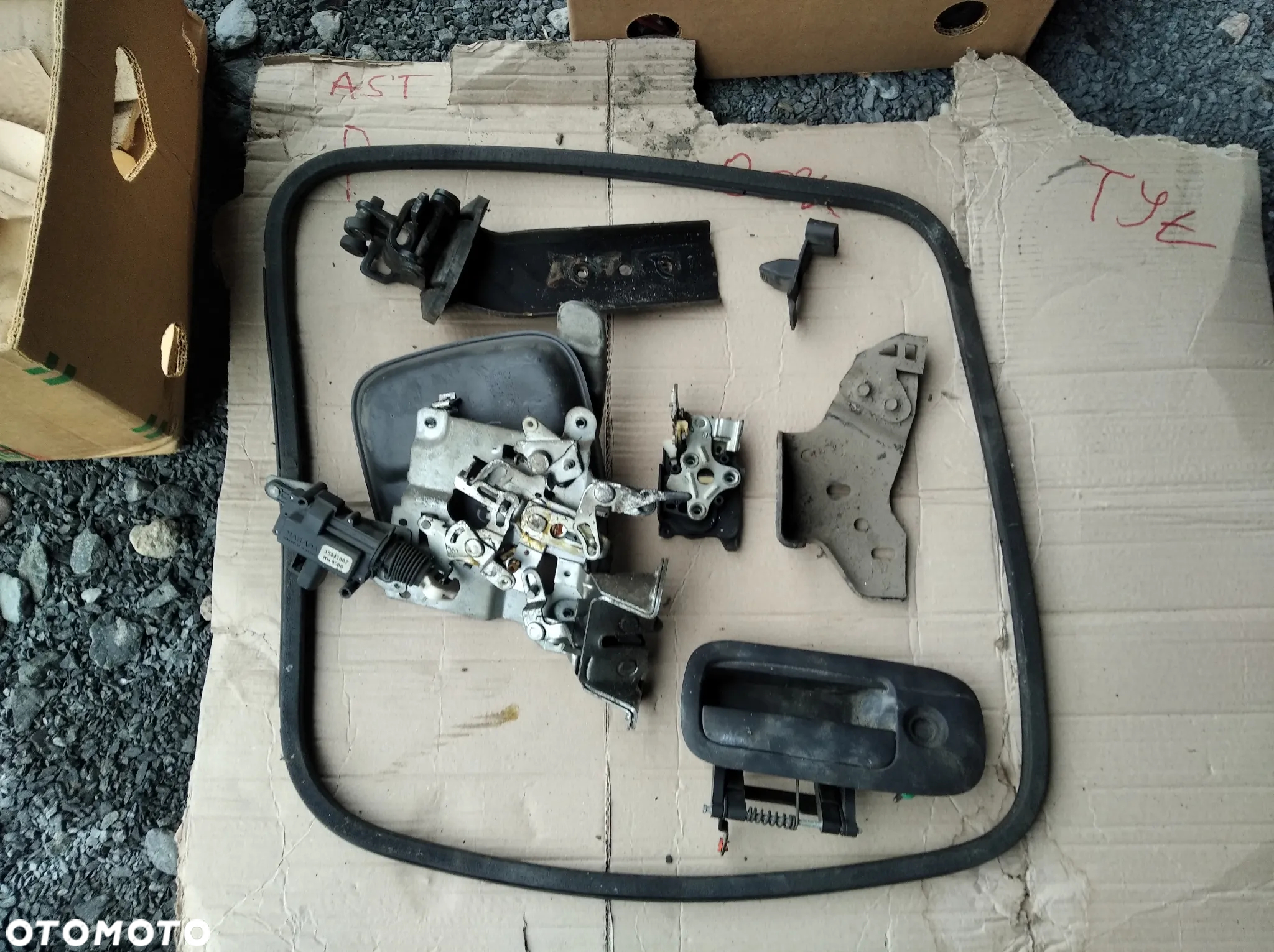 CHEVROLET EXPRESS GMC SAVANA ZAMEK KLAMKA WOZEK bocznych drzwi przesuwnych prawych boczne ZEWNETRZNA WEWNETRZNA 4.3 v6 4.8 5.3 6.0 6.6 v8 side door LOCK HANDLE OUTSIDE INSIDE - 2