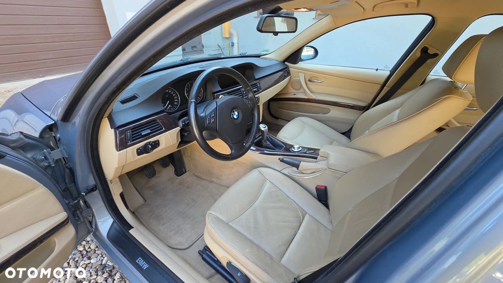 BMW Seria 3 318i - 16
