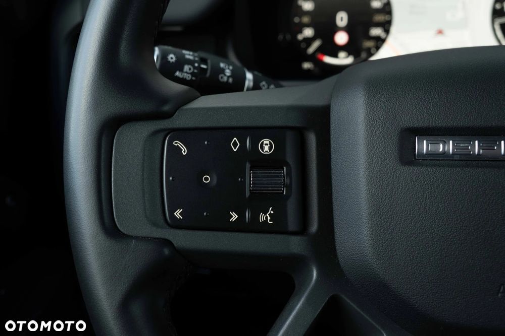 Land Rover Defender 90 D250 X-Dynamic SE - 27