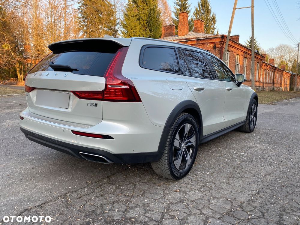 Volvo V60 Cross Country 2019 photo 5