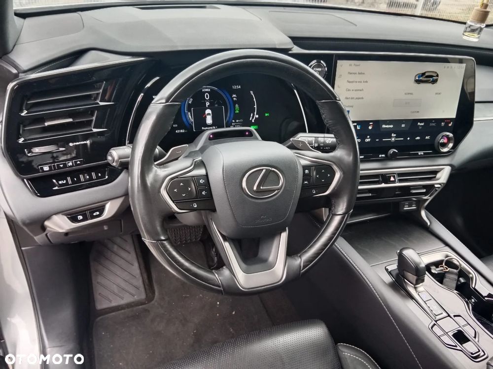 Lexus RX 450h+ Omotenashi - 37