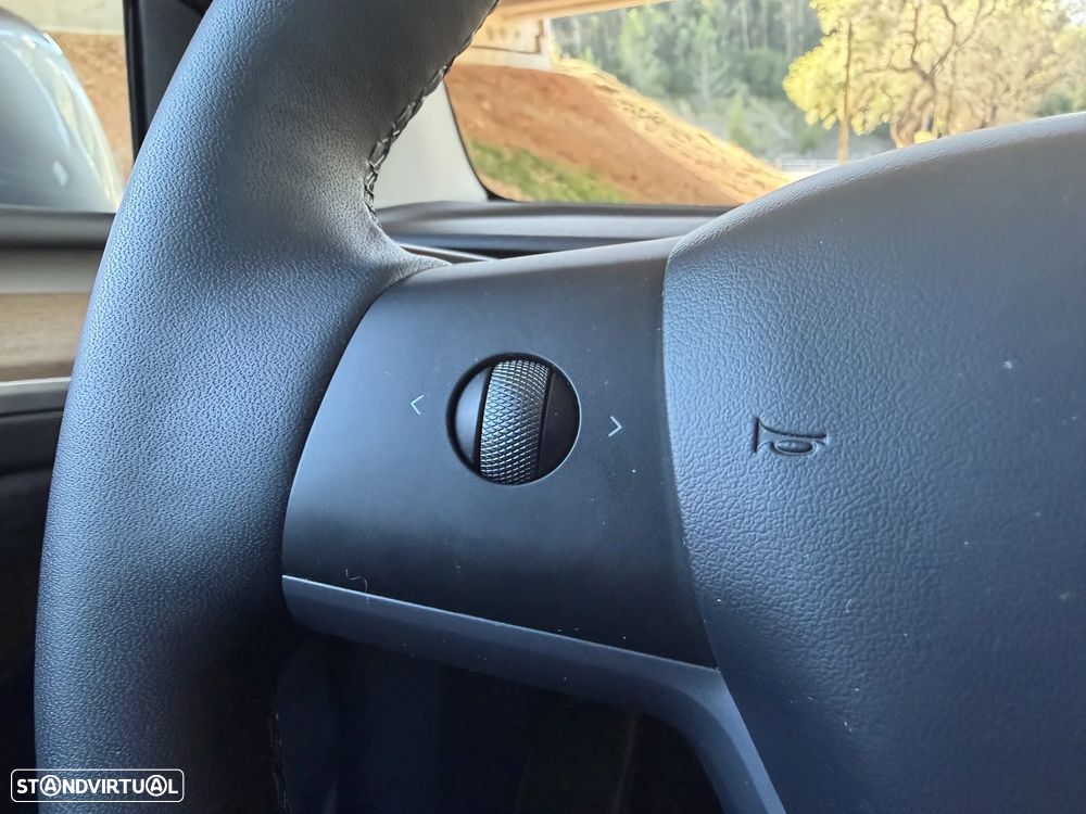 Tesla Model Y Long Range Dual Motor AWD - 18