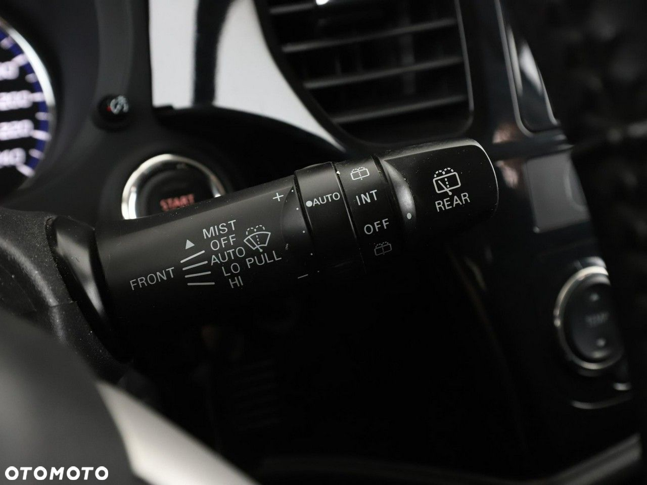Mitsubishi Outlander - 30