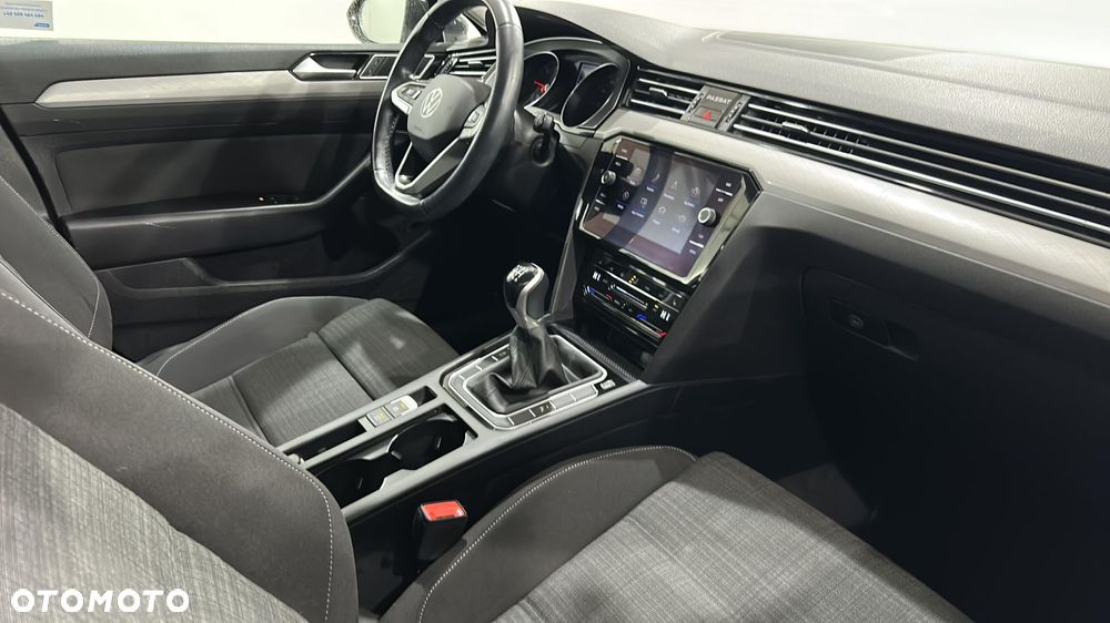 Volkswagen Passat - 15