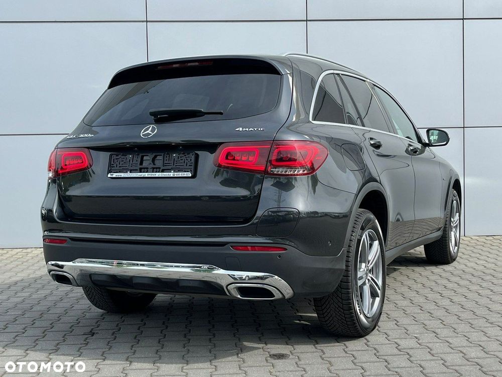 Mercedes-Benz GLC 300 e 4-Matic - 8