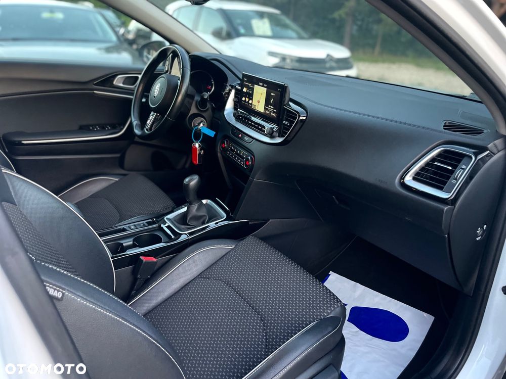 Kia XCeed 1.6 CRDi LAUNCH EDITION - 24