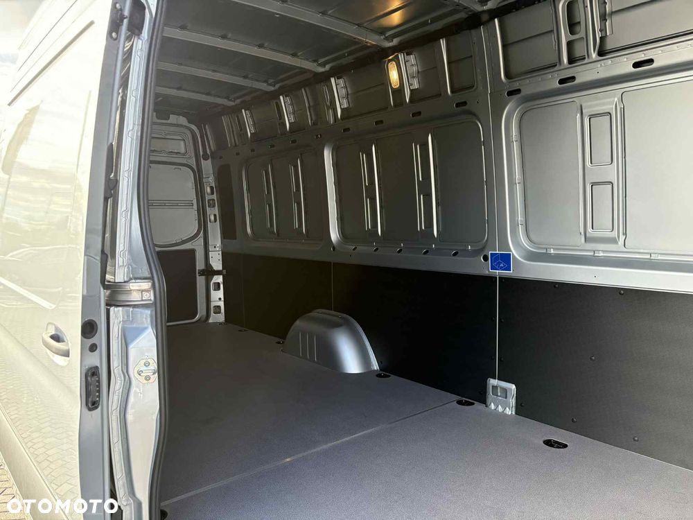 Mercedes-Benz Sprinter - 15