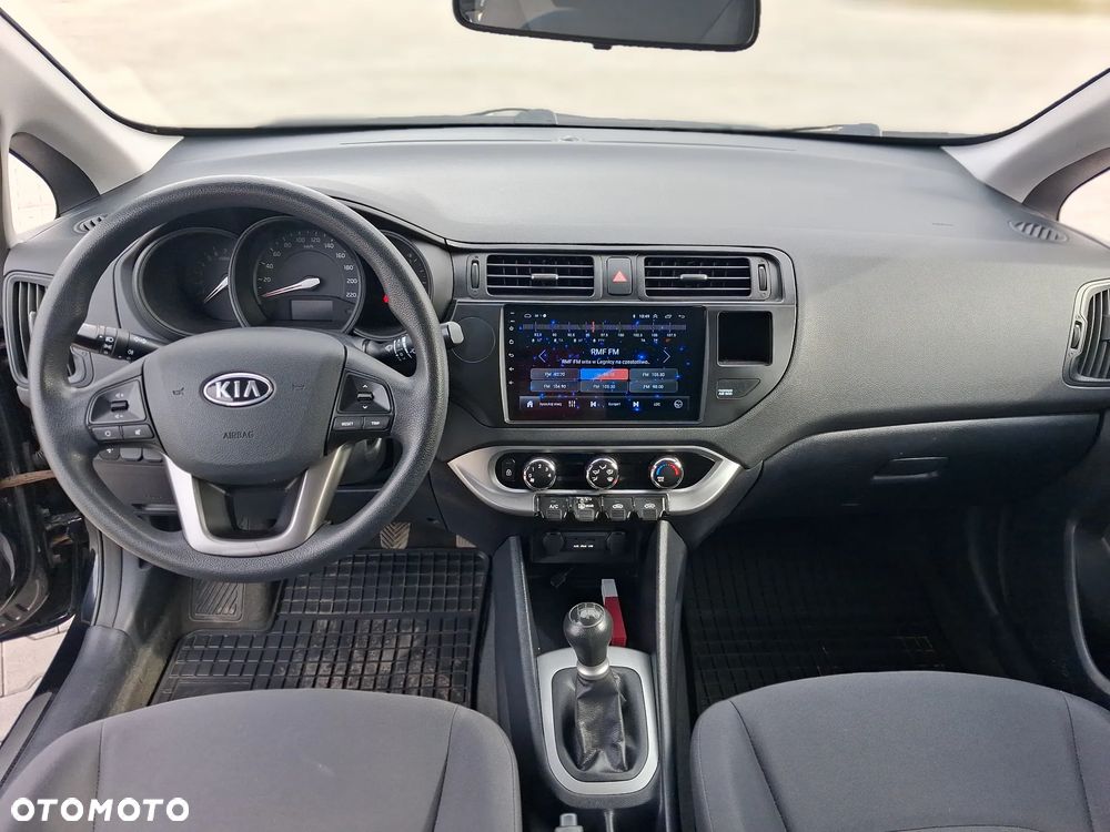 Kia Rio 1.2 L - 4