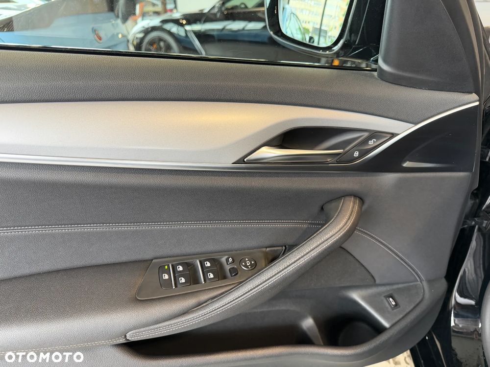 BMW Seria 5 520d xDrive Business Edition - 14