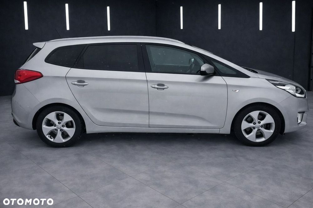 Kia Carens - 4