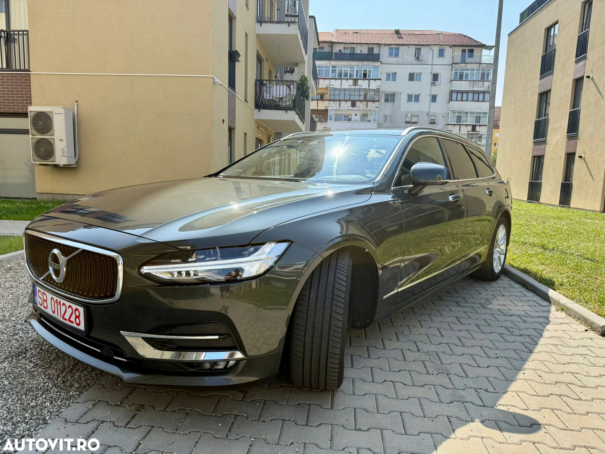 Volvo V90 D3 Geartronic Momentum Pro - 14