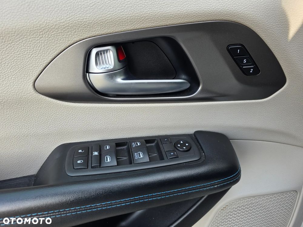 Chrysler Pacifica - 8