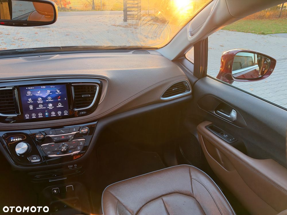Chrysler Pacifica - 22