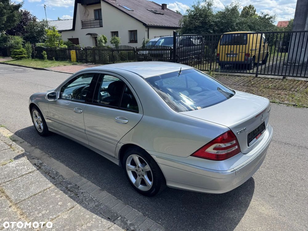 Mercedes-Benz Klasa C 180 Kompressor Automatik Avantgarde Sport Edition - 6