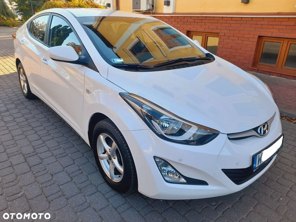 Hyundai Elantra - 30