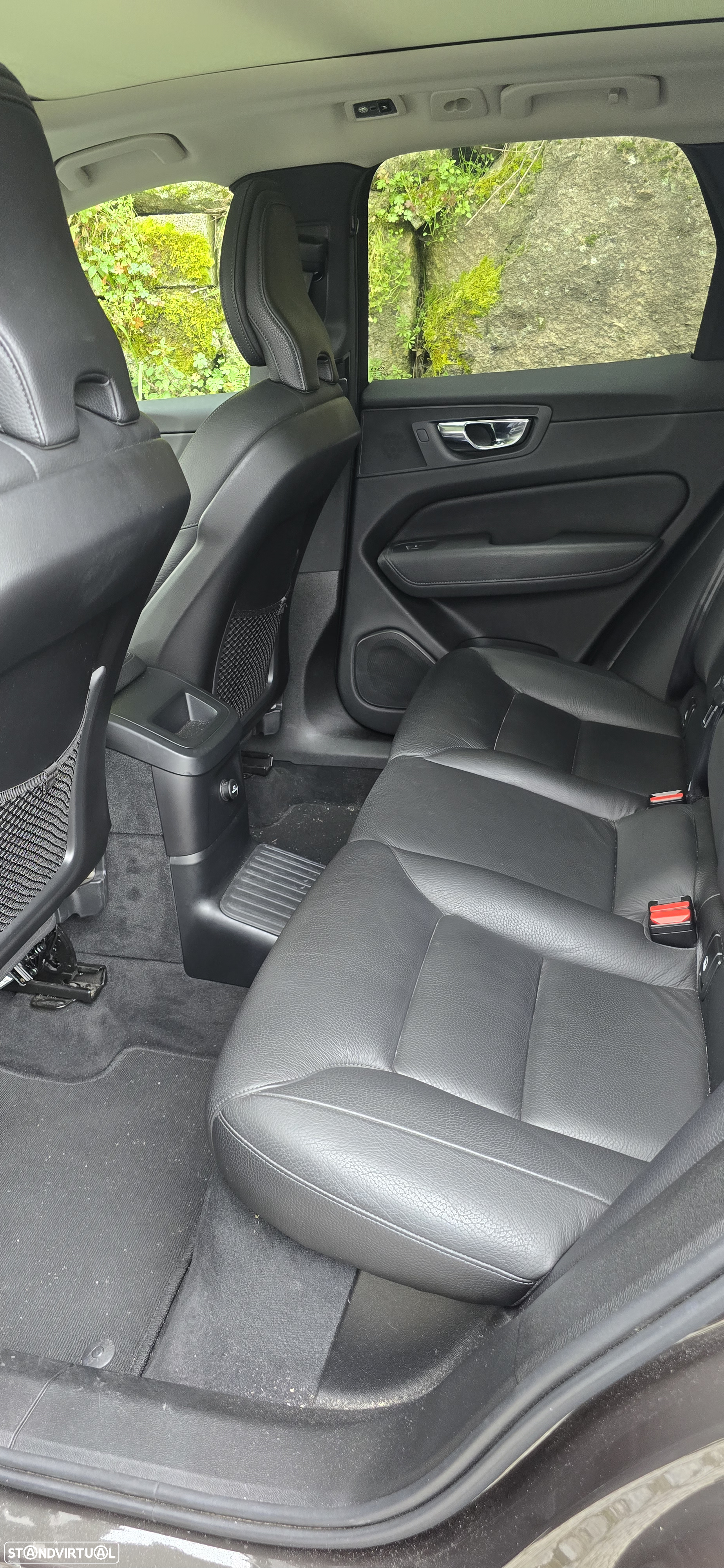 Volvo XC 60 2.0 T8 PHEV Momentum Plus AWD - 22