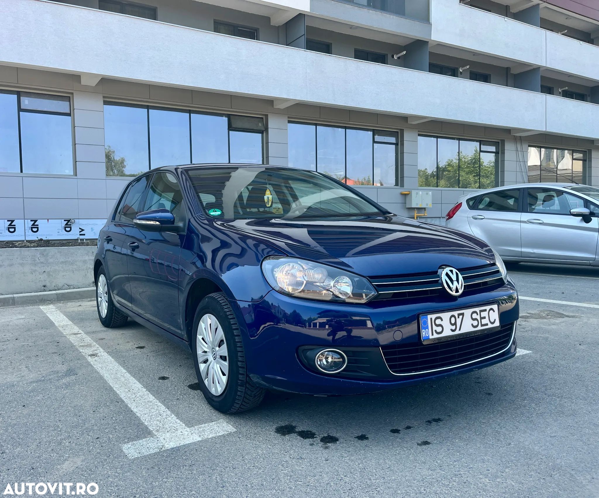 Volkswagen Golf - 1