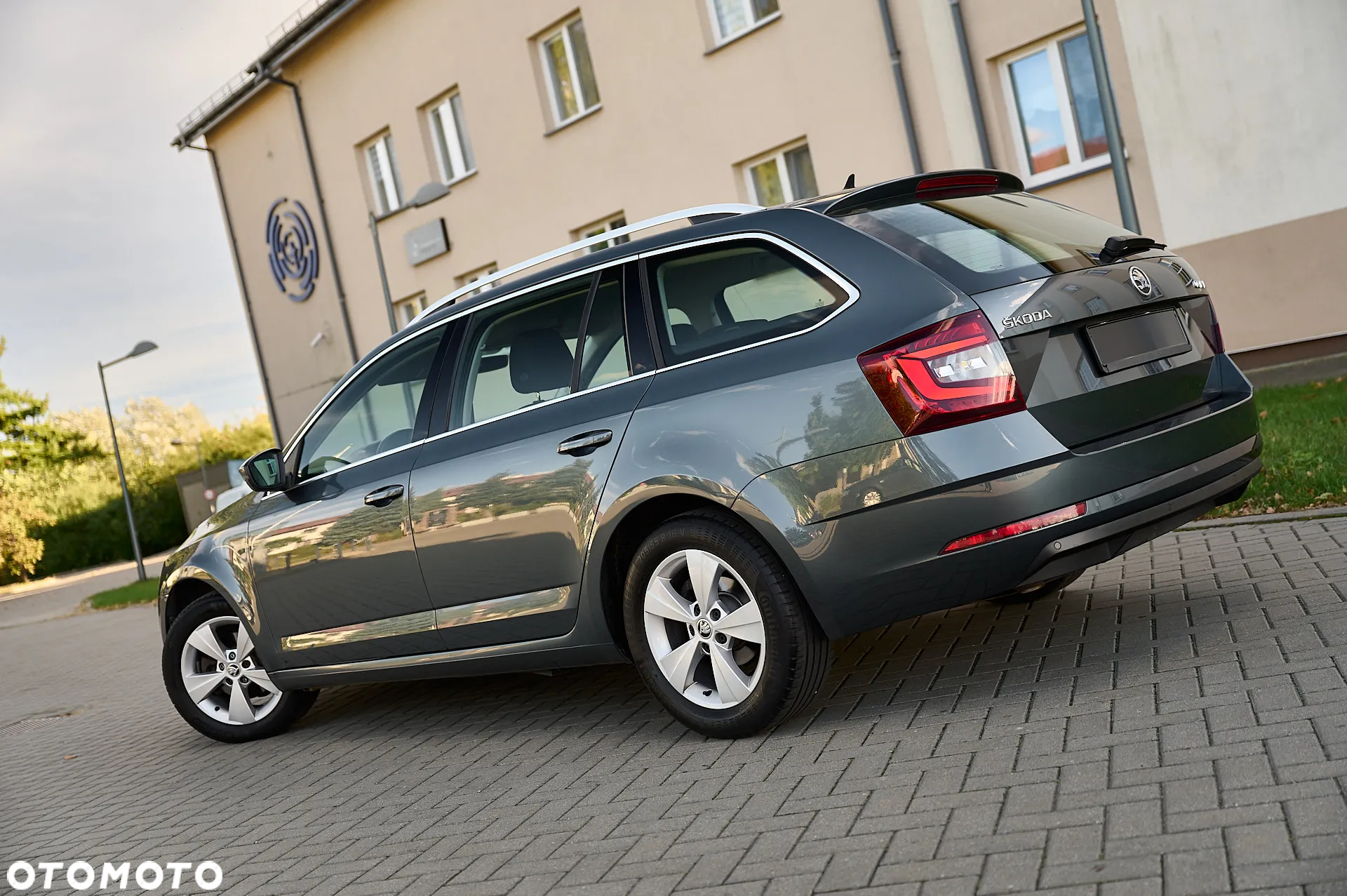 Skoda Octavia Combi 1.6 TDI DSG Ambition - 2