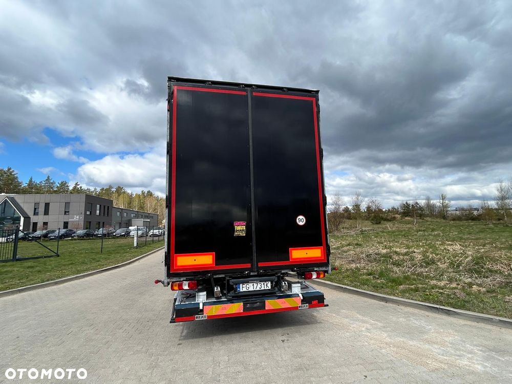 Mercedes-Benz Actros - 22
