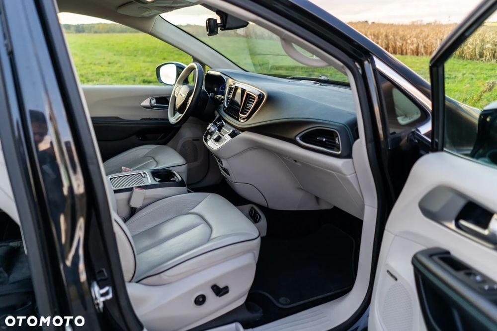 Chrysler Pacifica - 17