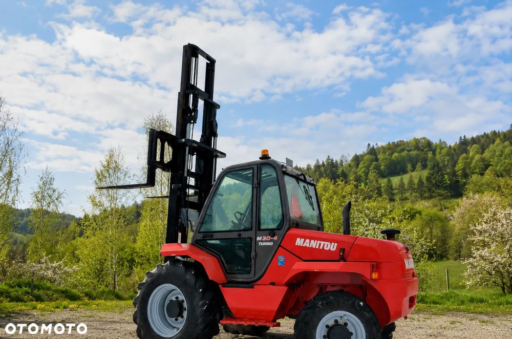 Manitou M30-4 T Wózek Widłowy 4X4 TERENOWY JAK NOWY! 2013r z Norwegii. Silnik PERKINS TURBO 100KM! DEKRA do 2026roku! 3 tony Udzwig! Posuw wideł Hydrauliczny! Jazda REWERS+4 biegi. Ani deka luzów czy wycieków! Zadbana Maszyna! - 9