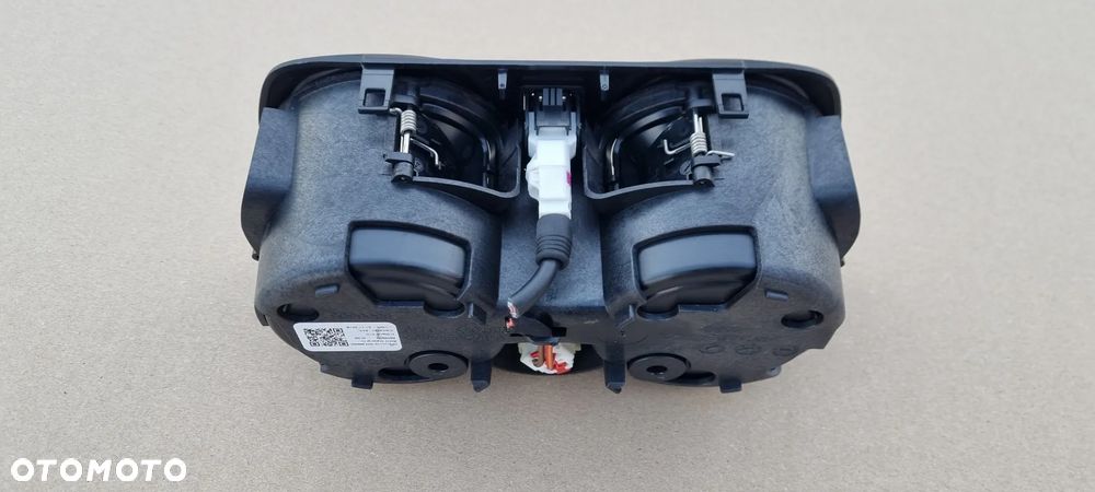 BMW 3 G20 G21 2019- Uchwyt na kubki oryginał - 3