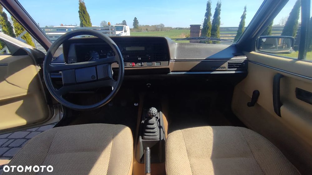 Volkswagen Passat - 16