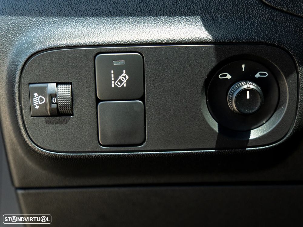Citroën C3 1.2 PureTech Shine - 24