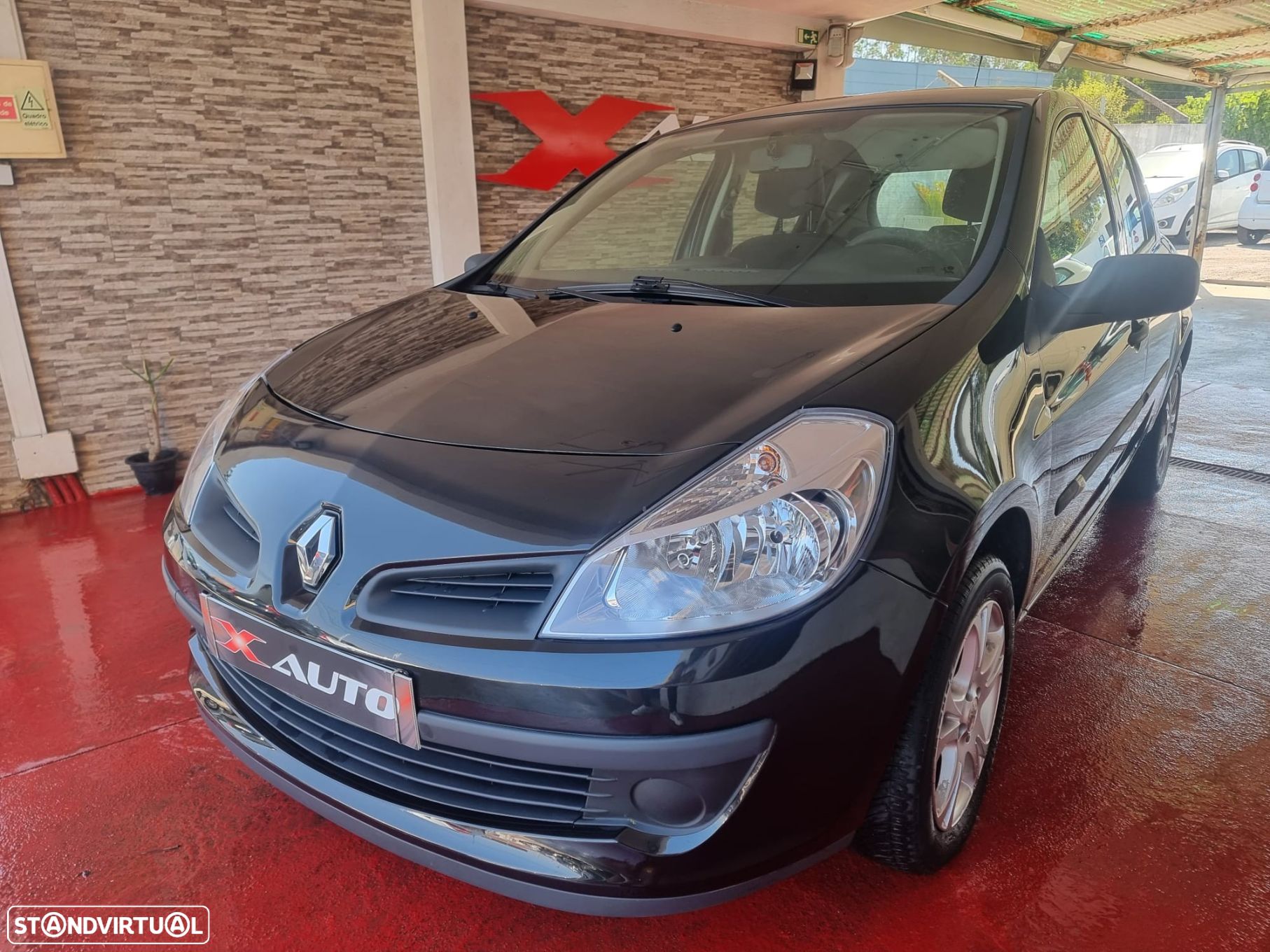 Renault Clio 1.2 16V Confort - 1