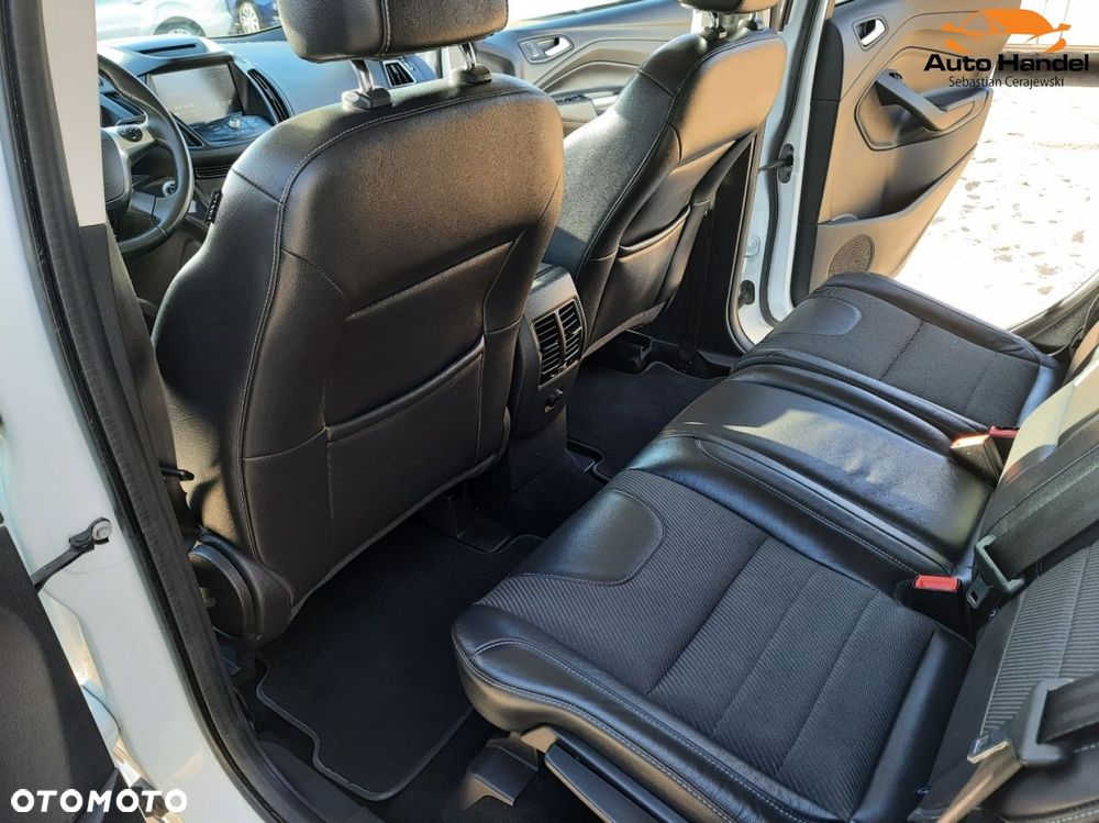 Ford Kuga 1.5 EcoBoost 2x4 Titanium - 39