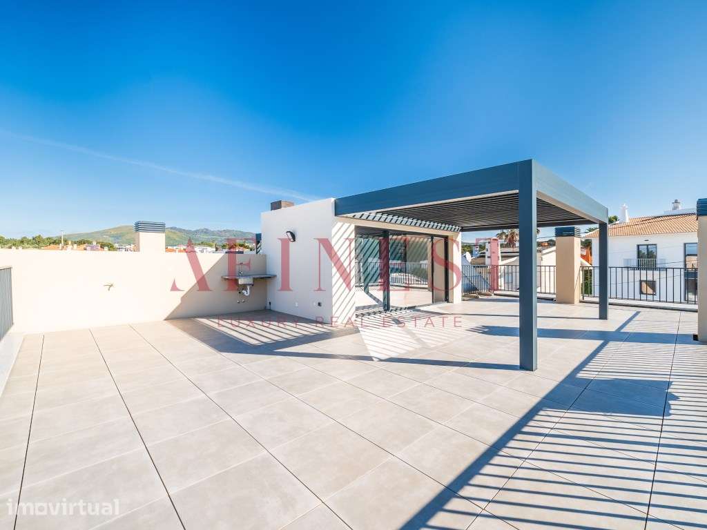 Moradia T4 de Luxo com Rooftop e Vistas Panorâmicas em Cascais - Grande imagem: 3/54