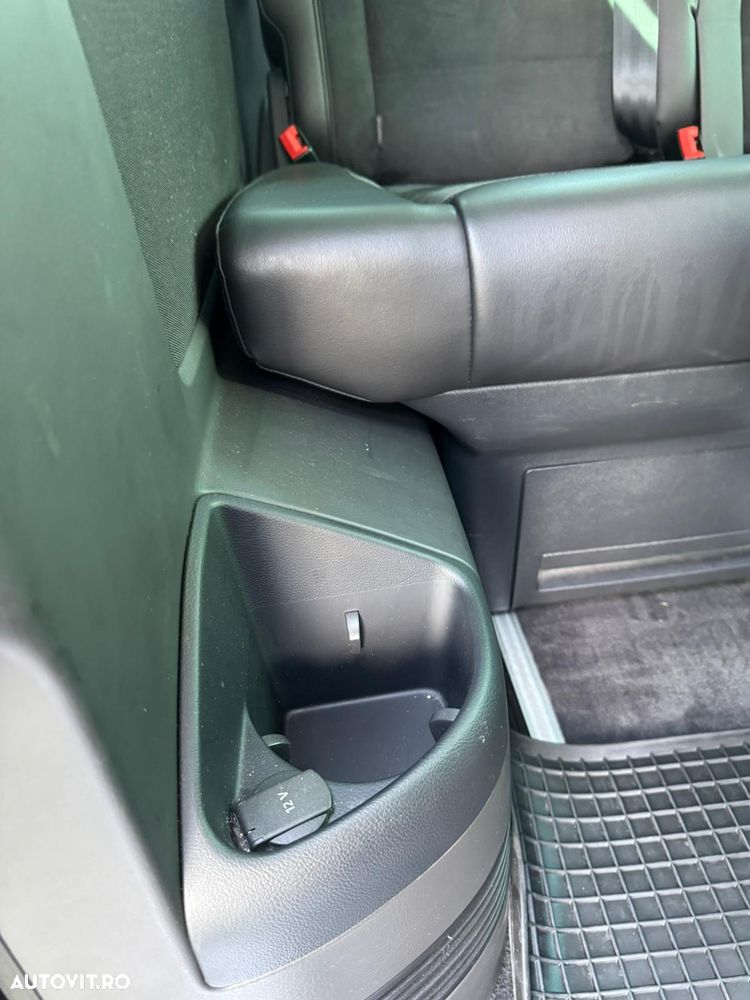 Volkswagen Multivan - 32