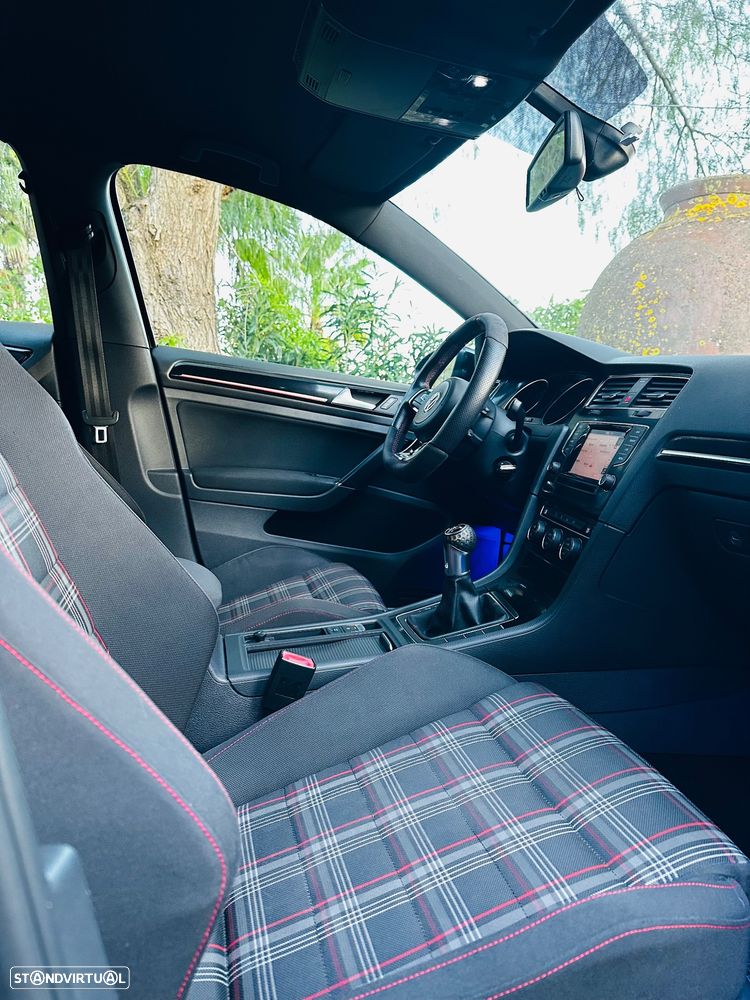 VW Golf 2.0 TSi GTI - 10