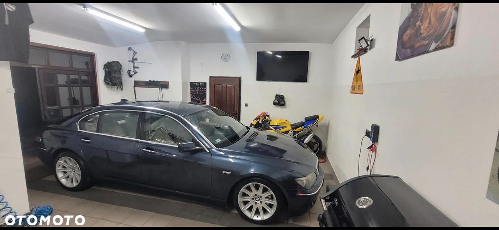BMW Seria 7 750i L - 2