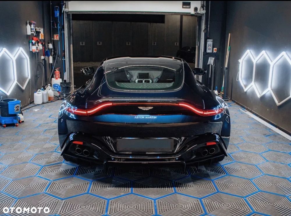 Aston Martin Vantage - 14