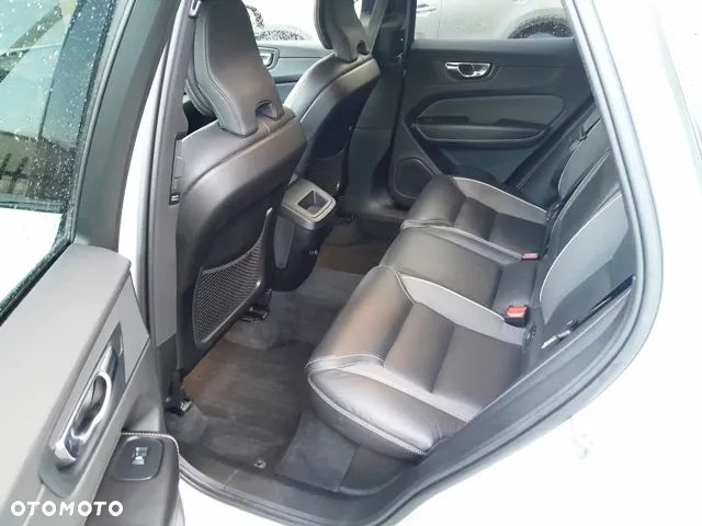 Volvo XC 60 D4 R-Design - 10