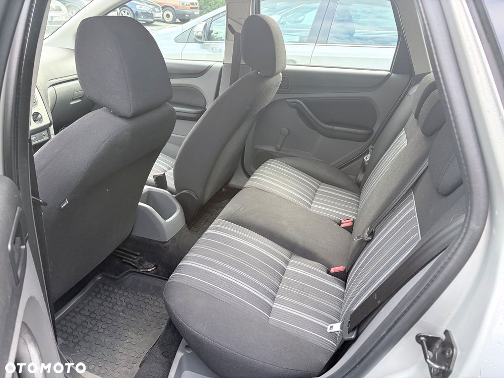 Ford Focus 1.6 Ambiente - 8